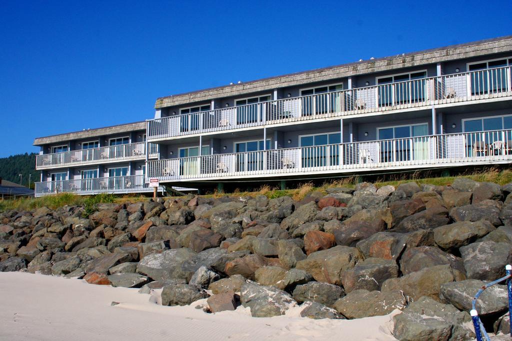 Surfside Resort Рокуэй-Бич Экстерьер фото