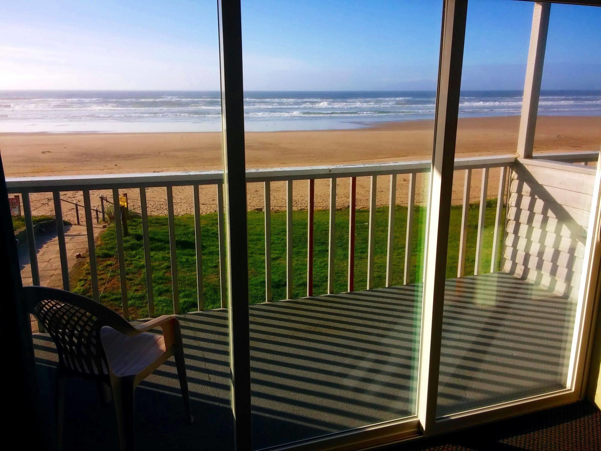 Surfside Resort Рокуэй-Бич Экстерьер фото